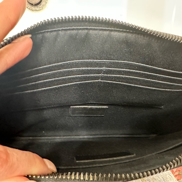 Authentic YSL pouch in all black - Picture 4 of 10